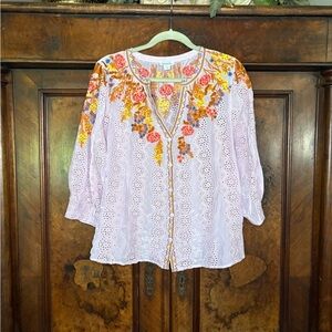 EUC Sundance- Jasmine Blooms Top in Lilac. Size L